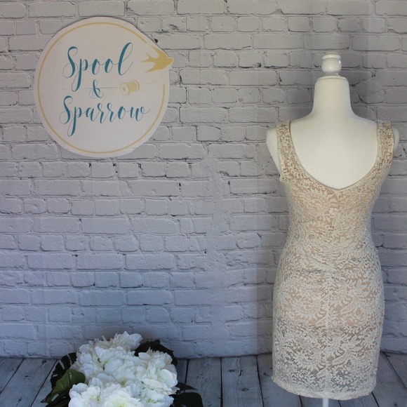 Emerald Sundae White Lace Overlay Bodycon Dress - Picture 3 of 8